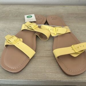 Women’s sandals size 10 yellow NWT